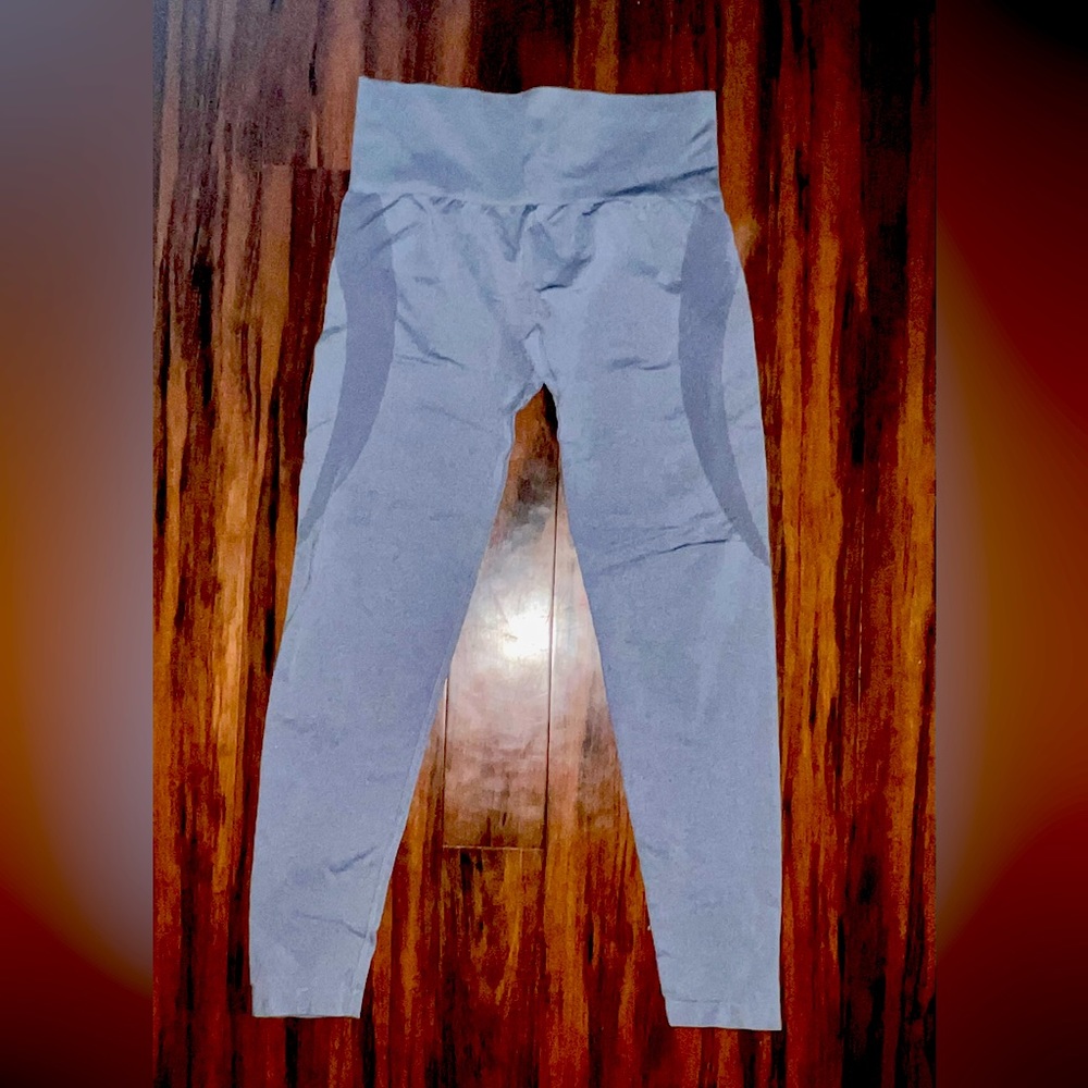 Womens NVGTN leggings contour fit size L